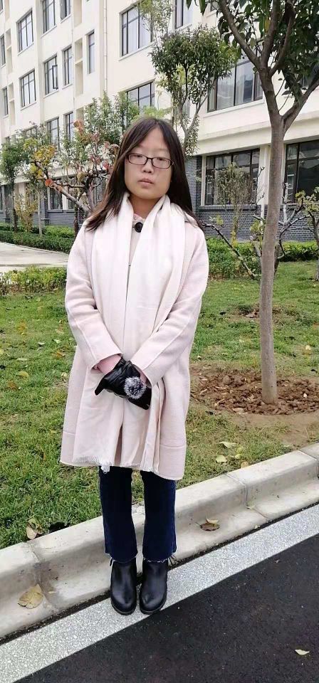 刘心蕊高二八班.jpg 刘心蕊高二八班.jpg