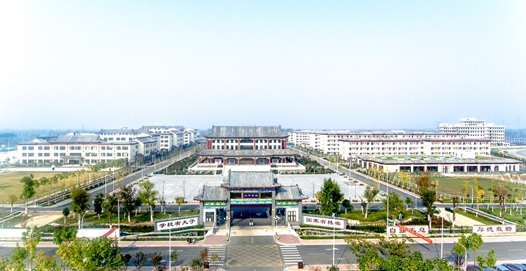 学校全景_wz.jpg 学校全景_wz.jpg